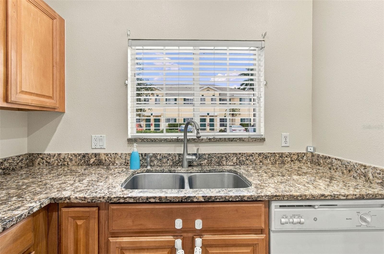 Townhouse at 226 CAPE HARBOUR LOOP #104, BRADENTON, photo 3 of 72