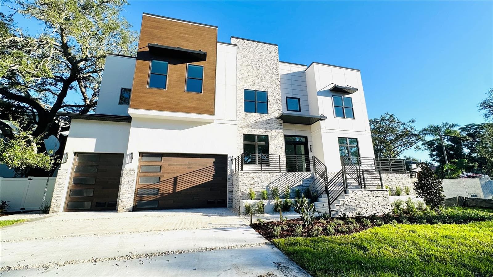 Single Family Residence at 4629 W LONGFELLOW AVE, TAMPA, photo 2 of 51
