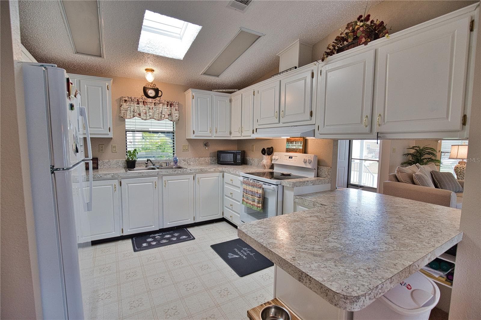 Manufactured Home at 223 HIBISCO DR, NORTH PORT, photo 4 of 36