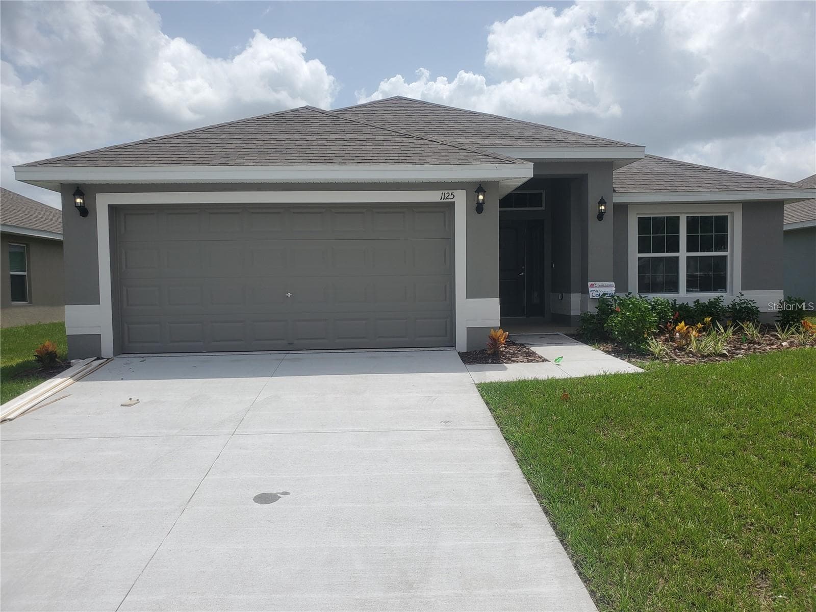 910 SOFIA LN