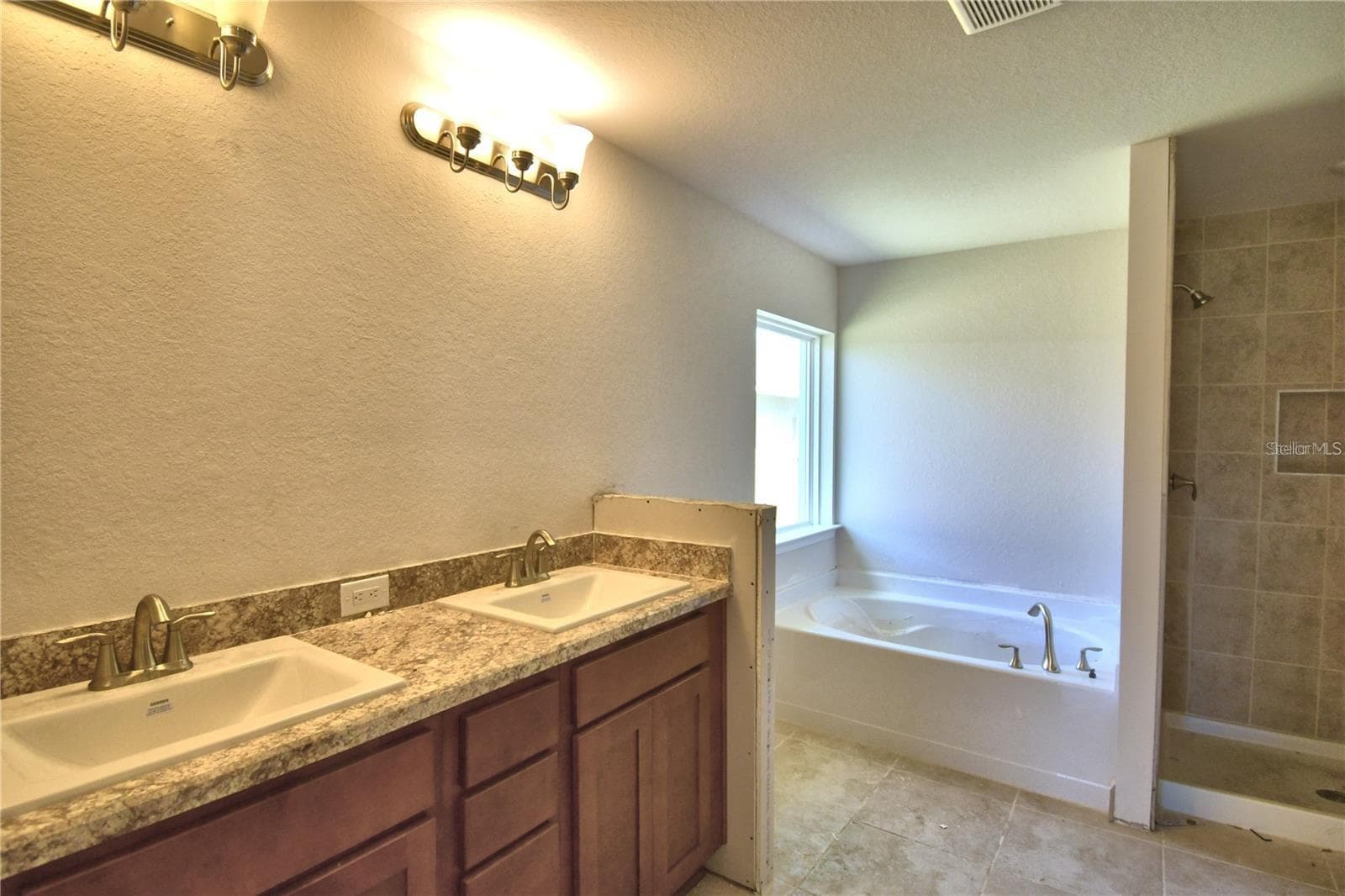 Single Family Residence at 910 SOFIA LN, DAVENPORT, photo 9 of 19