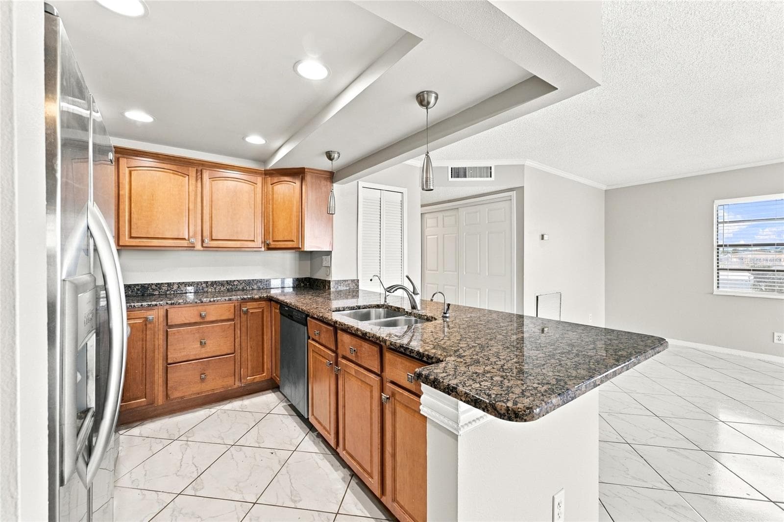 Condominium at 10142 SEMINOLE ISLAND DR, LARGO, photo 20 of 50