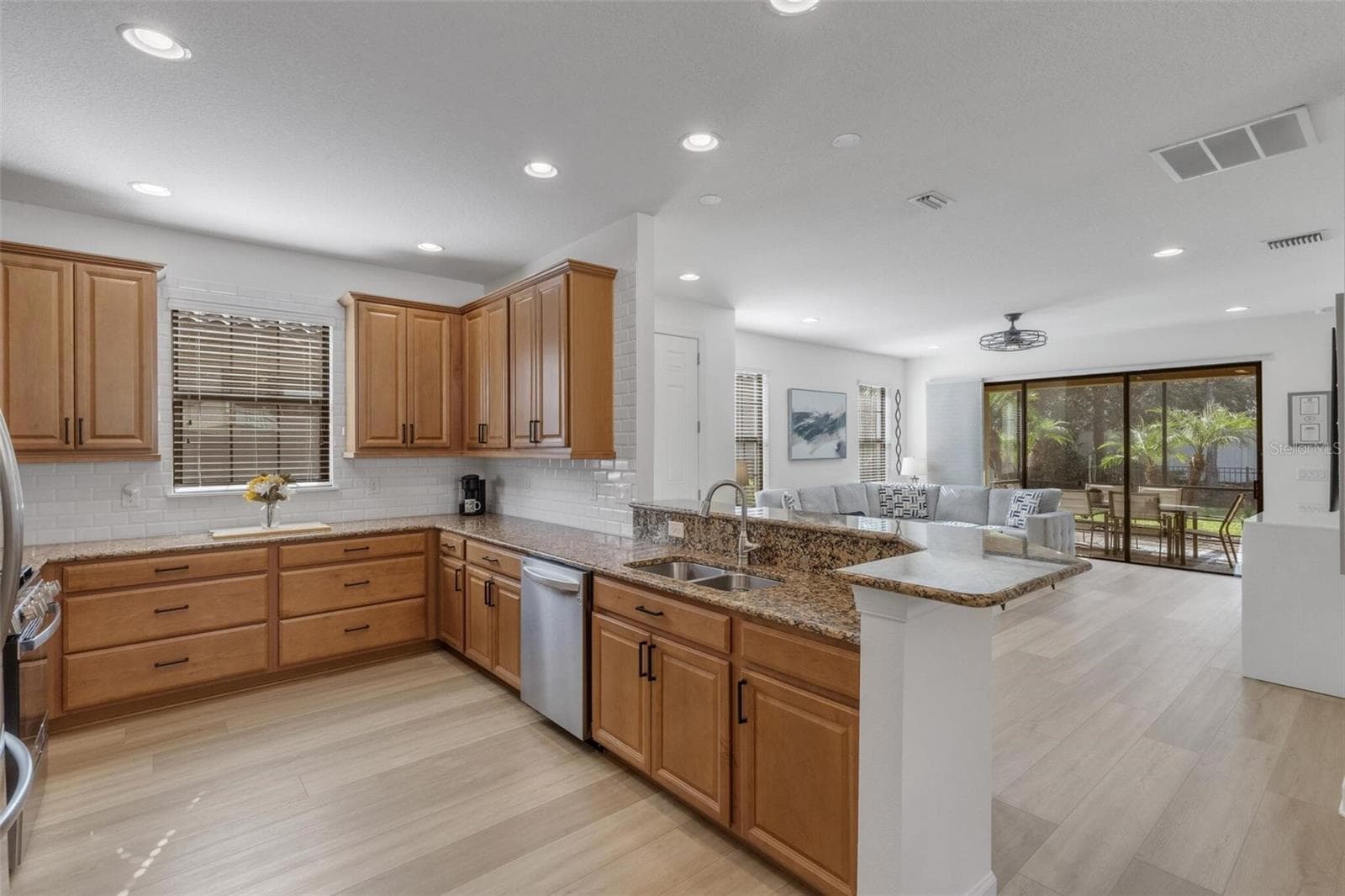 Single Family Residence at 8413 ALBERATA VISTA DR, TAMPA, photo 48 of 163