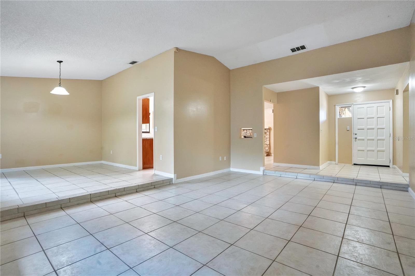 Single Family Residence at 8422 MARGARITA DR, ORLANDO, photo 3 of 47