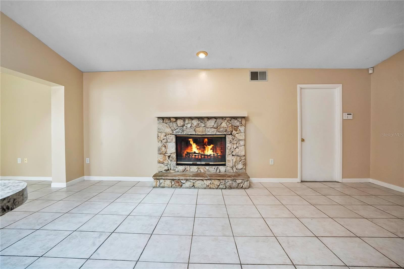 Single Family Residence at 8422 MARGARITA DR, ORLANDO, photo 4 of 47