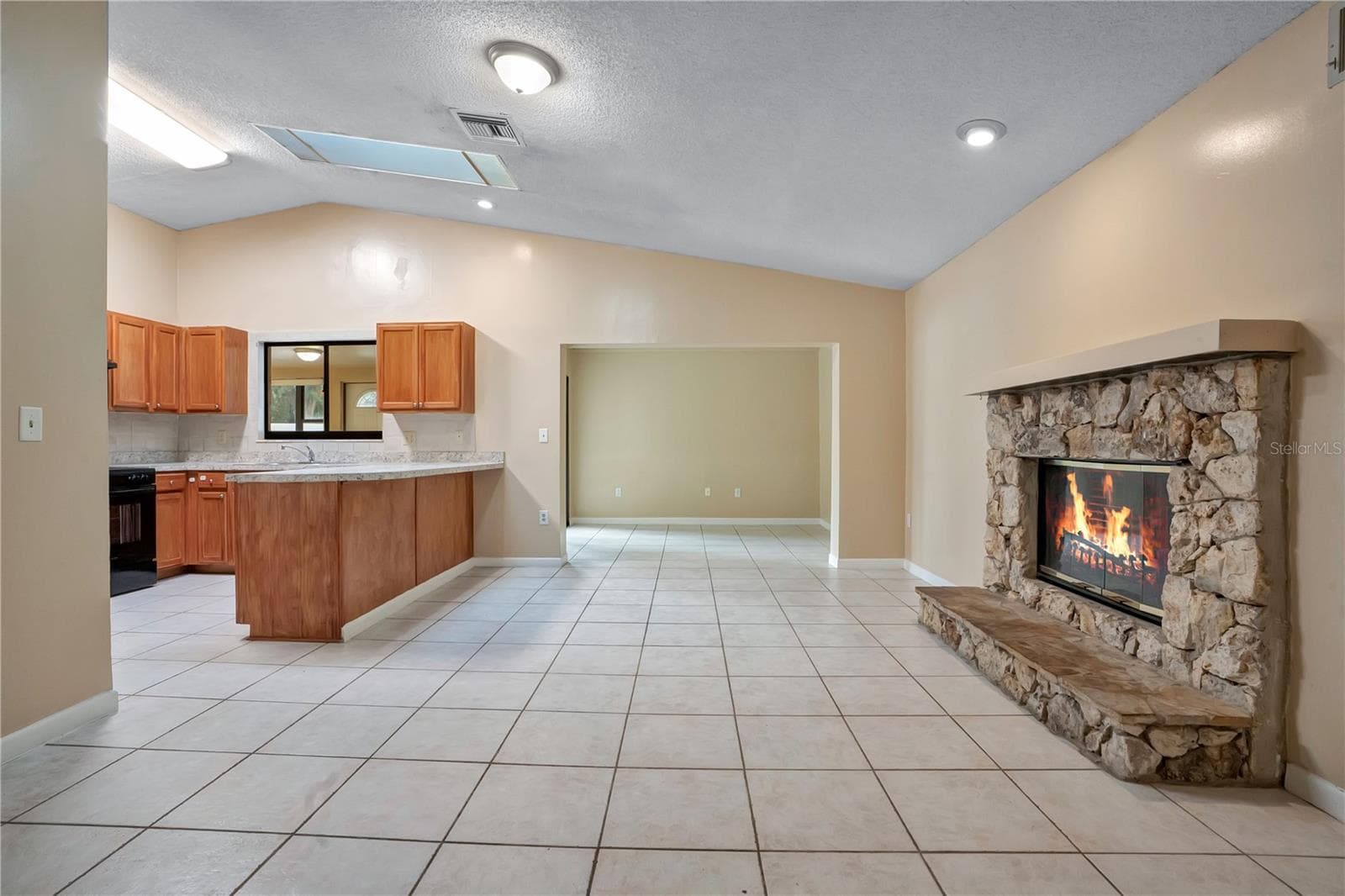 Single Family Residence at 8422 MARGARITA DR, ORLANDO, photo 10 of 47