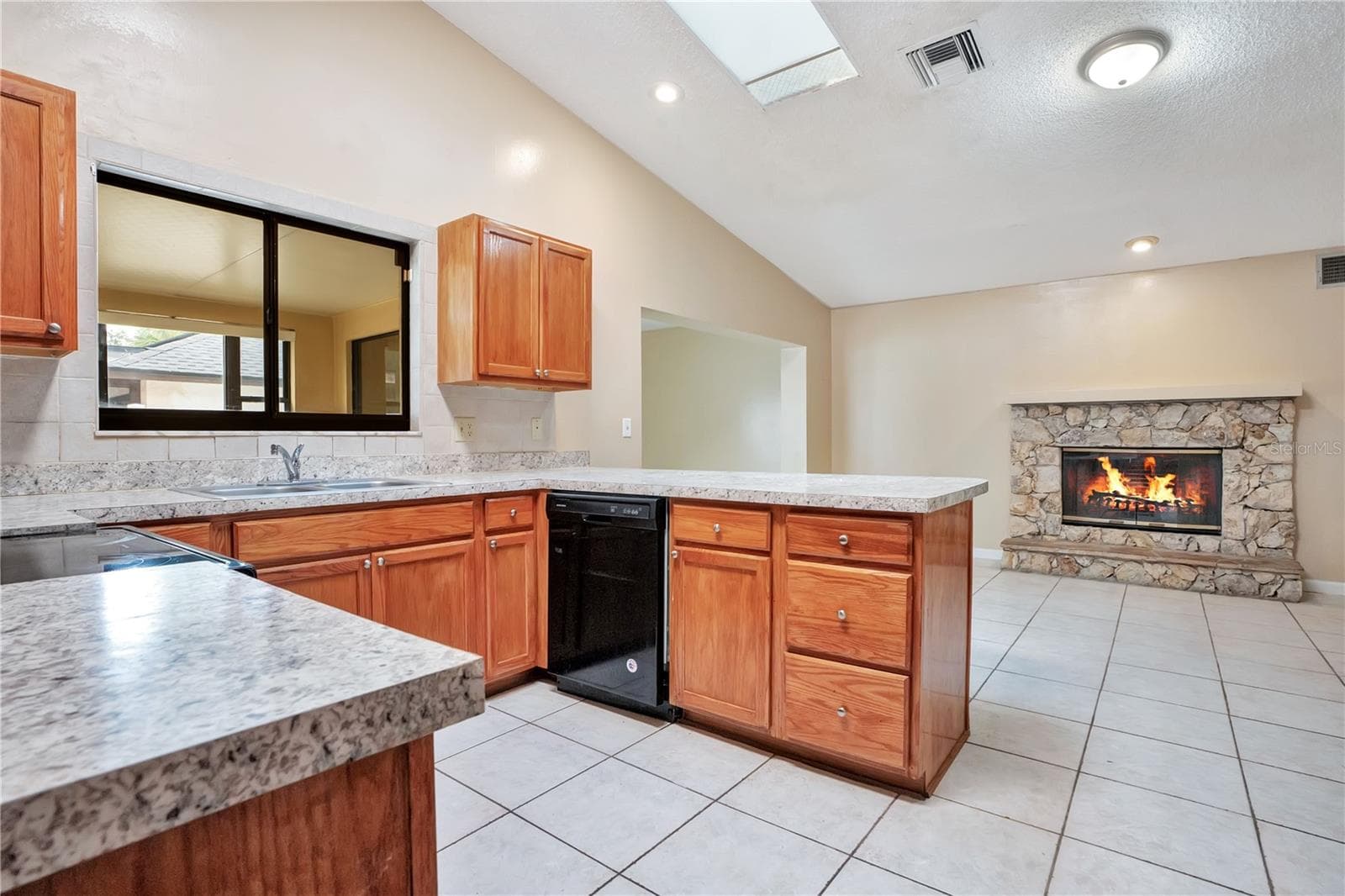 Single Family Residence at 8422 MARGARITA DR, ORLANDO, photo 12 of 47