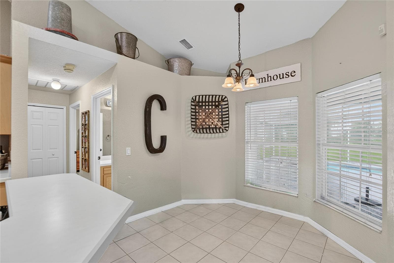 Breakfast Nook - 3716 MCELVEEN AVE, PLANT CITY