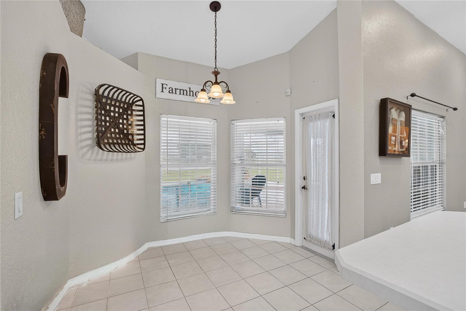 Breakfast Nook - 3716 MCELVEEN AVE, PLANT CITY