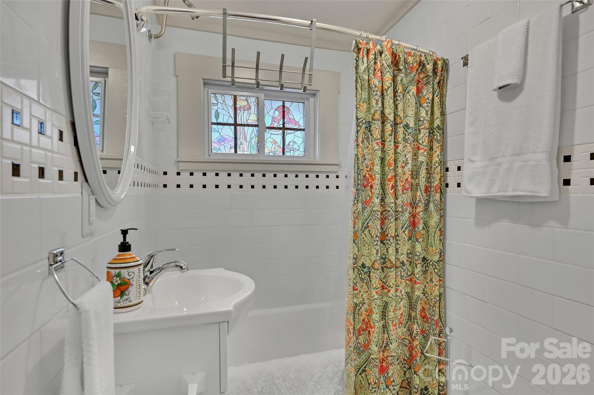 Hall bath with tub - 209 Old Haw Creek Road, Asheville