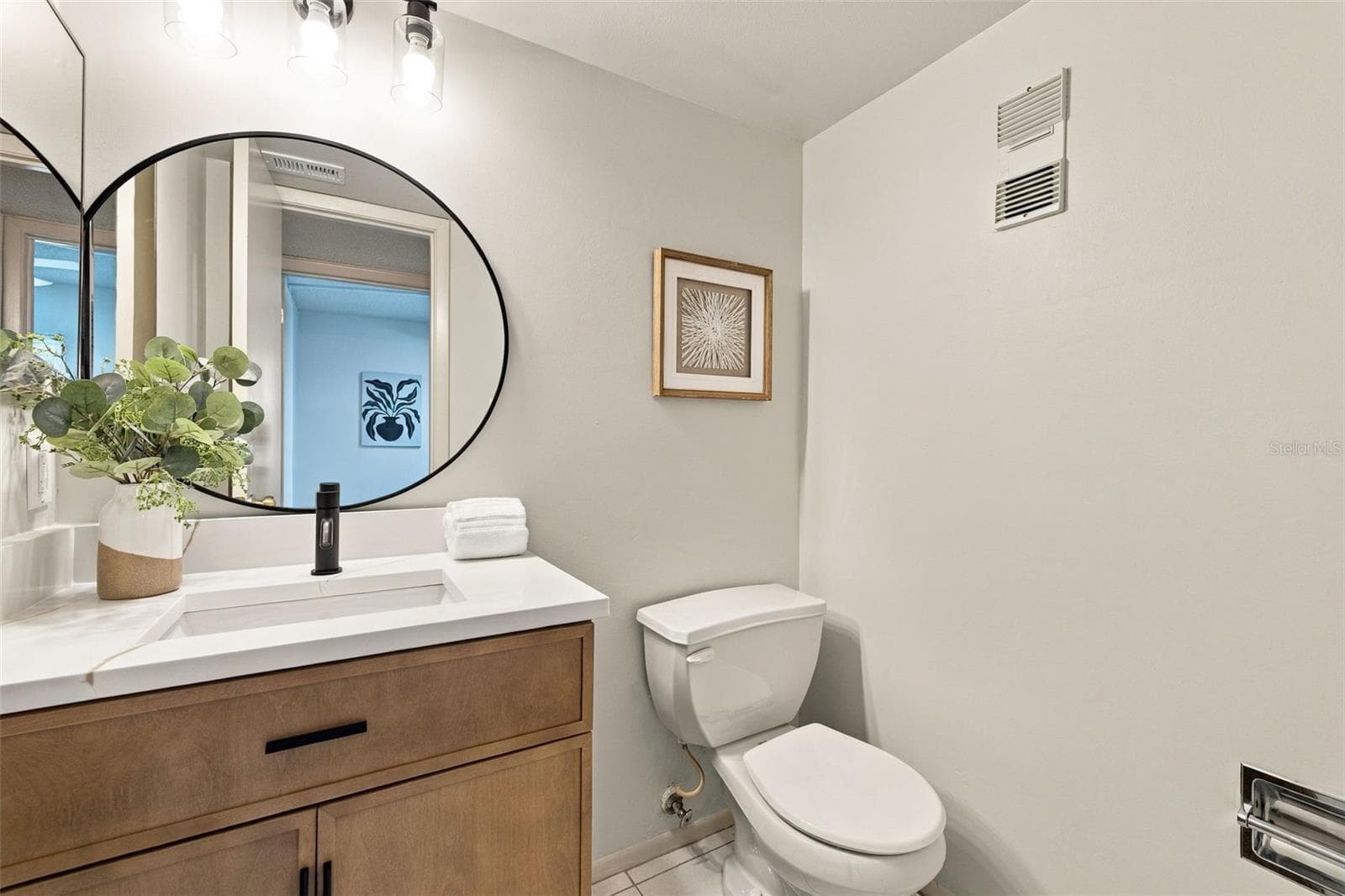 half bathroom - 14130 ROSEMARY LN #5314, LARGO