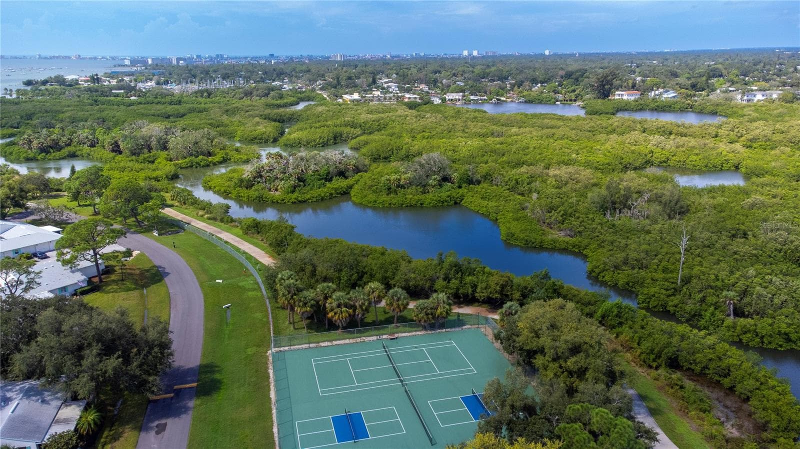 Condominium at 3114 37TH LN S #B, ST PETERSBURG, photo 64 of 85