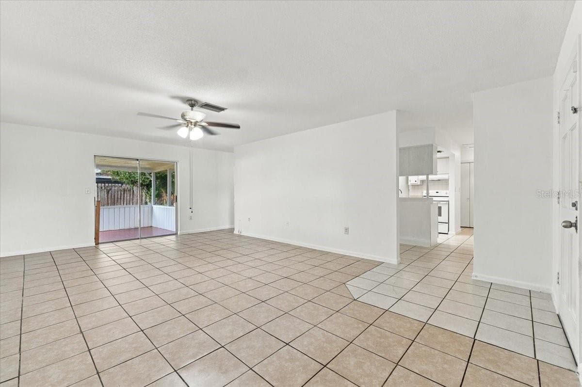 Single Family Residence at 422 DUCHESS DR, LAKELAND, photo 3 of 39