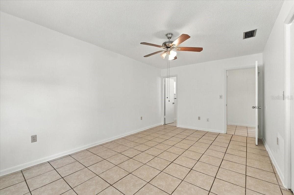 Single Family Residence at 422 DUCHESS DR, LAKELAND, photo 11 of 39