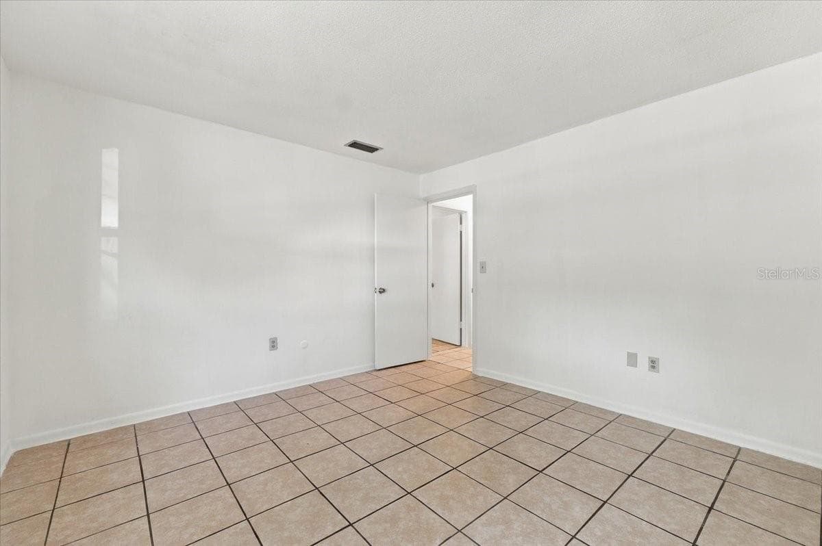Single Family Residence at 422 DUCHESS DR, LAKELAND, photo 18 of 39
