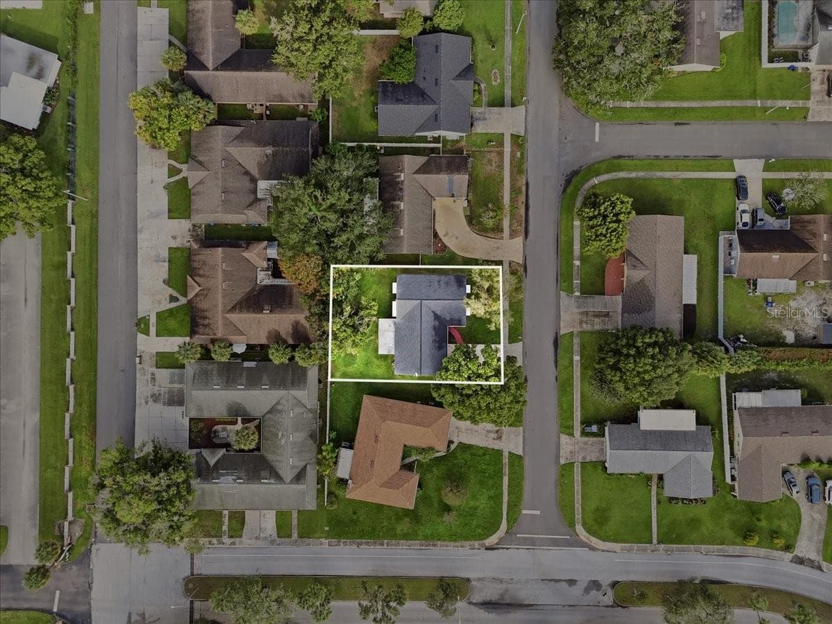 Single Family Residence at 422 DUCHESS DR, LAKELAND, photo 38 of 39