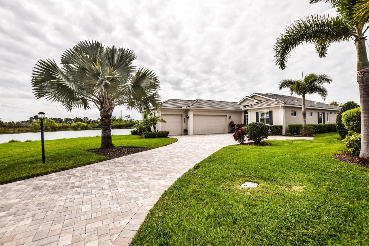 Front - 1580 LANCASHIRE DR, VENICE