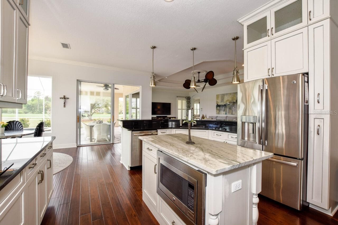 Kitchen - 1580 LANCASHIRE DR, VENICE