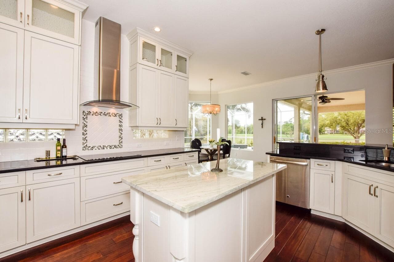 Kitchen - 1580 LANCASHIRE DR, VENICE