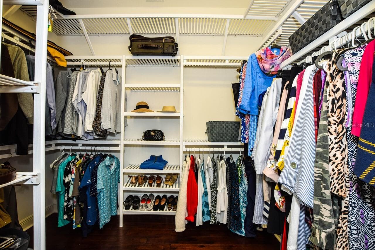 Walk-in Closet - 1580 LANCASHIRE DR, VENICE