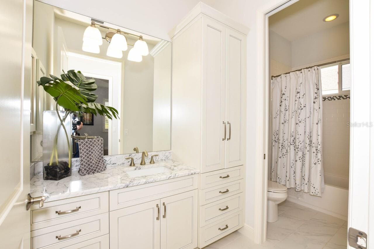Bathroom #2 - 1580 LANCASHIRE DR, VENICE