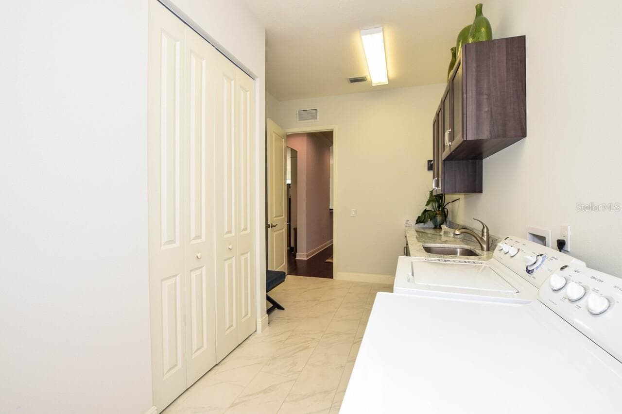 Laundry - 1580 LANCASHIRE DR, VENICE