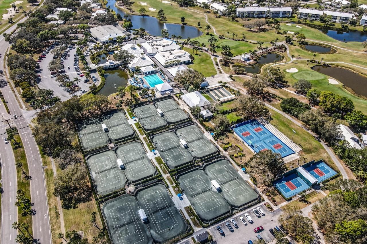 Plantation Golf & Country Club - 1580 LANCASHIRE DR, VENICE