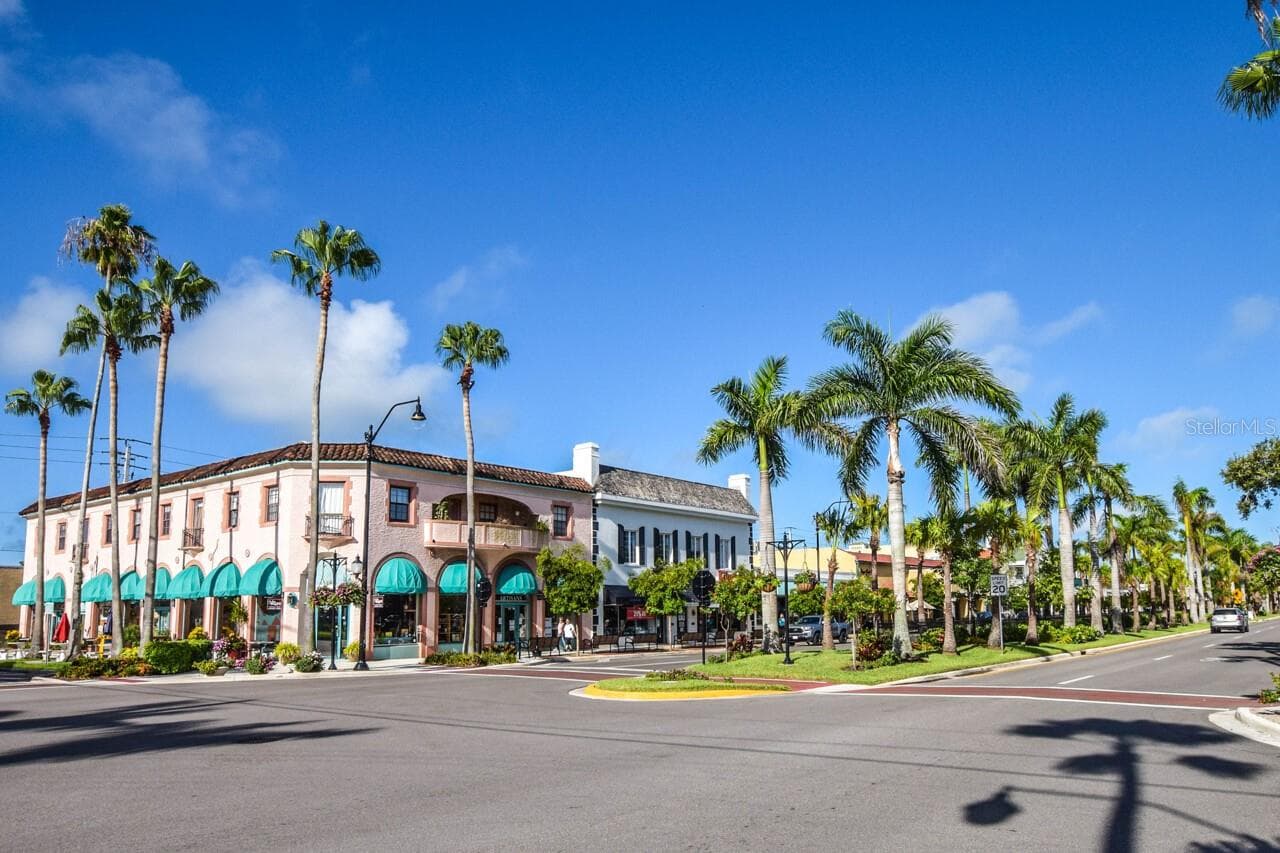 Downtown Venice - 1580 LANCASHIRE DR, VENICE