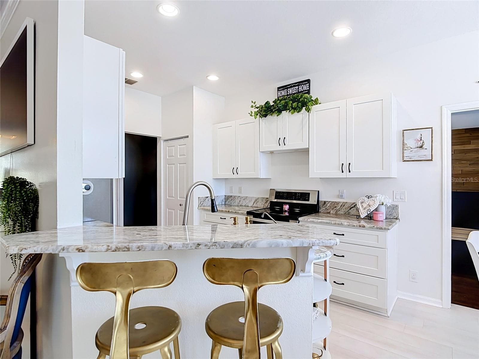 kitchen - CARILLON LAKES, LAKELAND