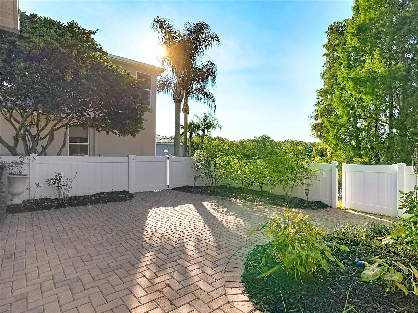 patio - CARILLON LAKES, LAKELAND