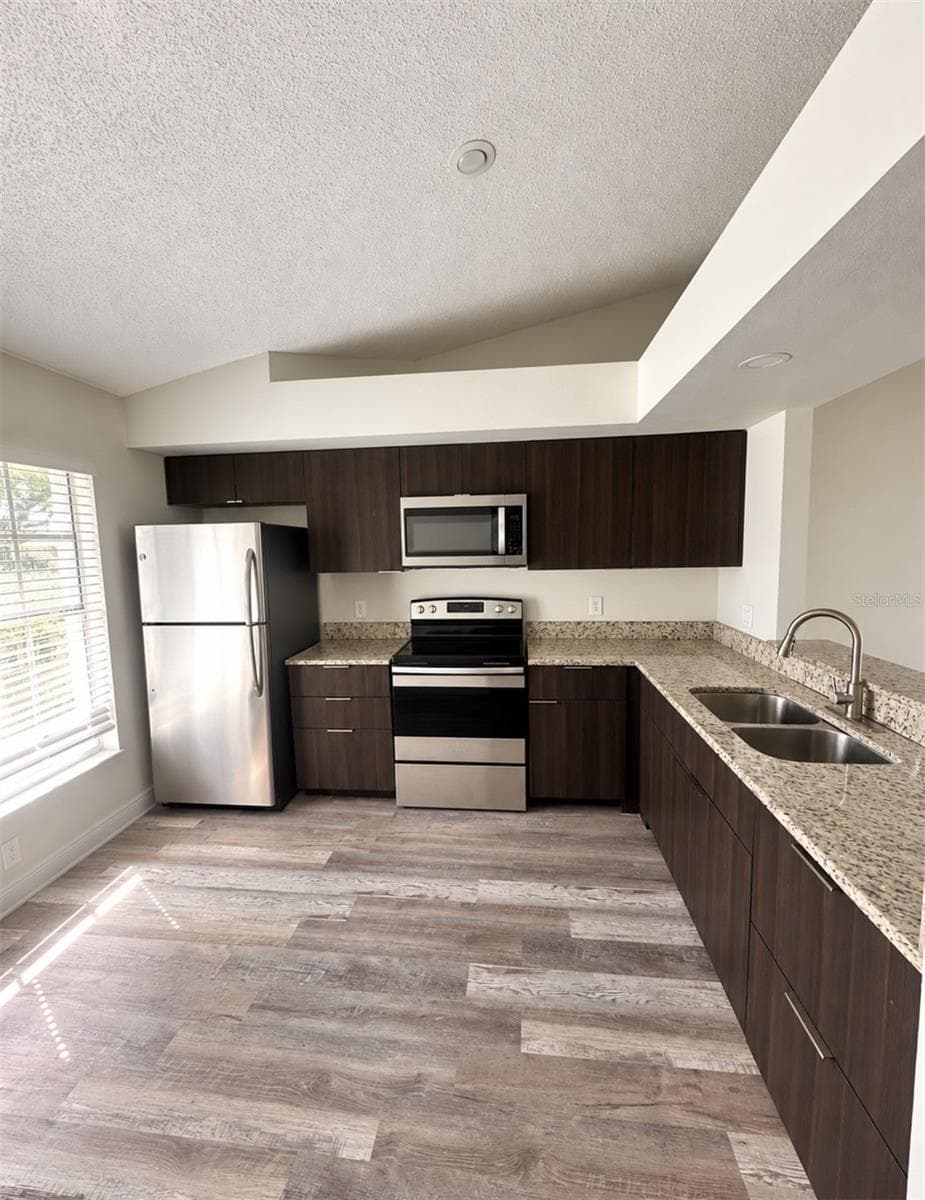Townhouse at 1215 BAREFOOT BAY DR, ORLANDO, photo 3 of 14