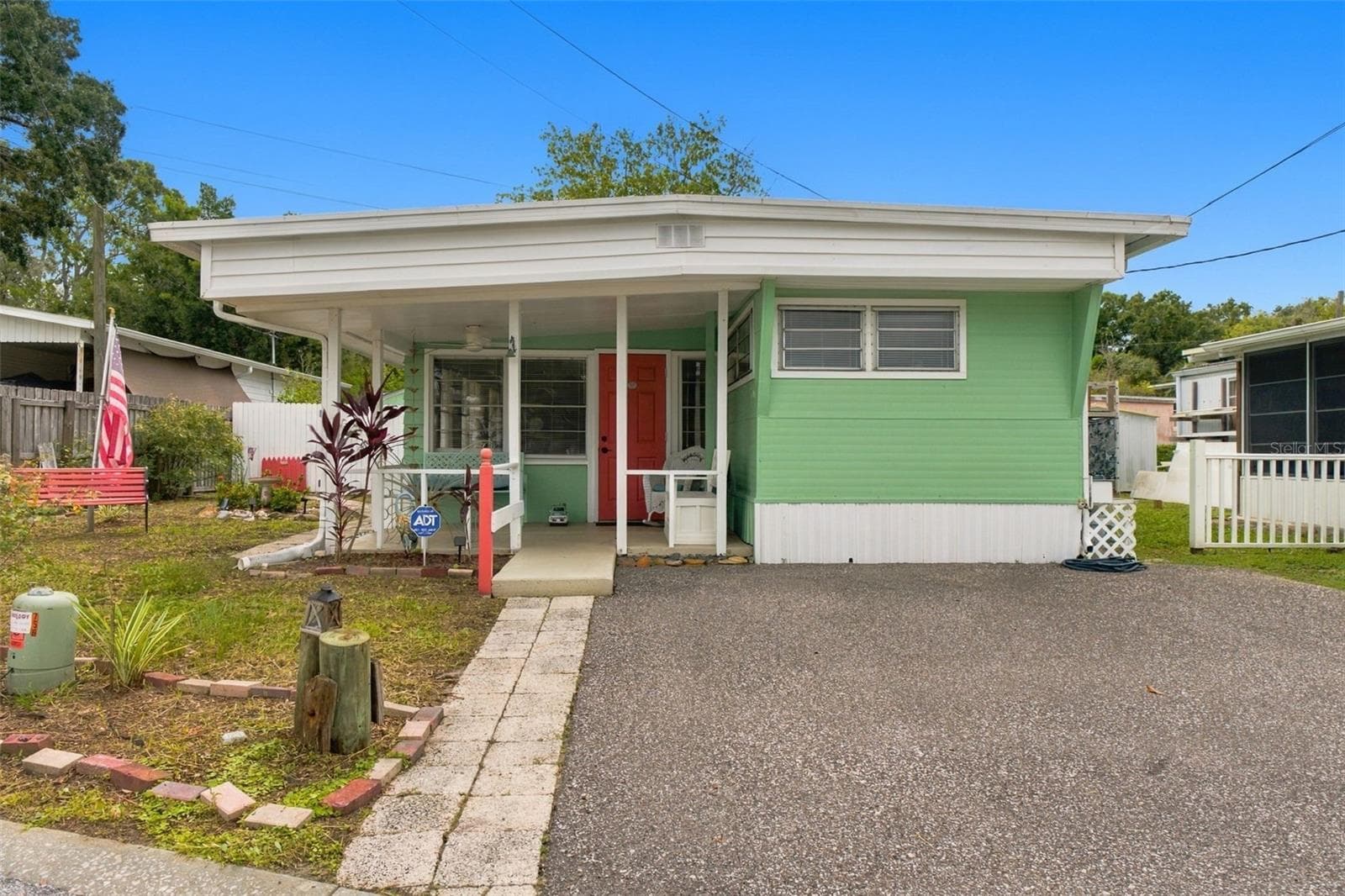 Mobile Home at 752 DRIFTWOOD LN, TARPON SPRINGS, photo 2 of 35