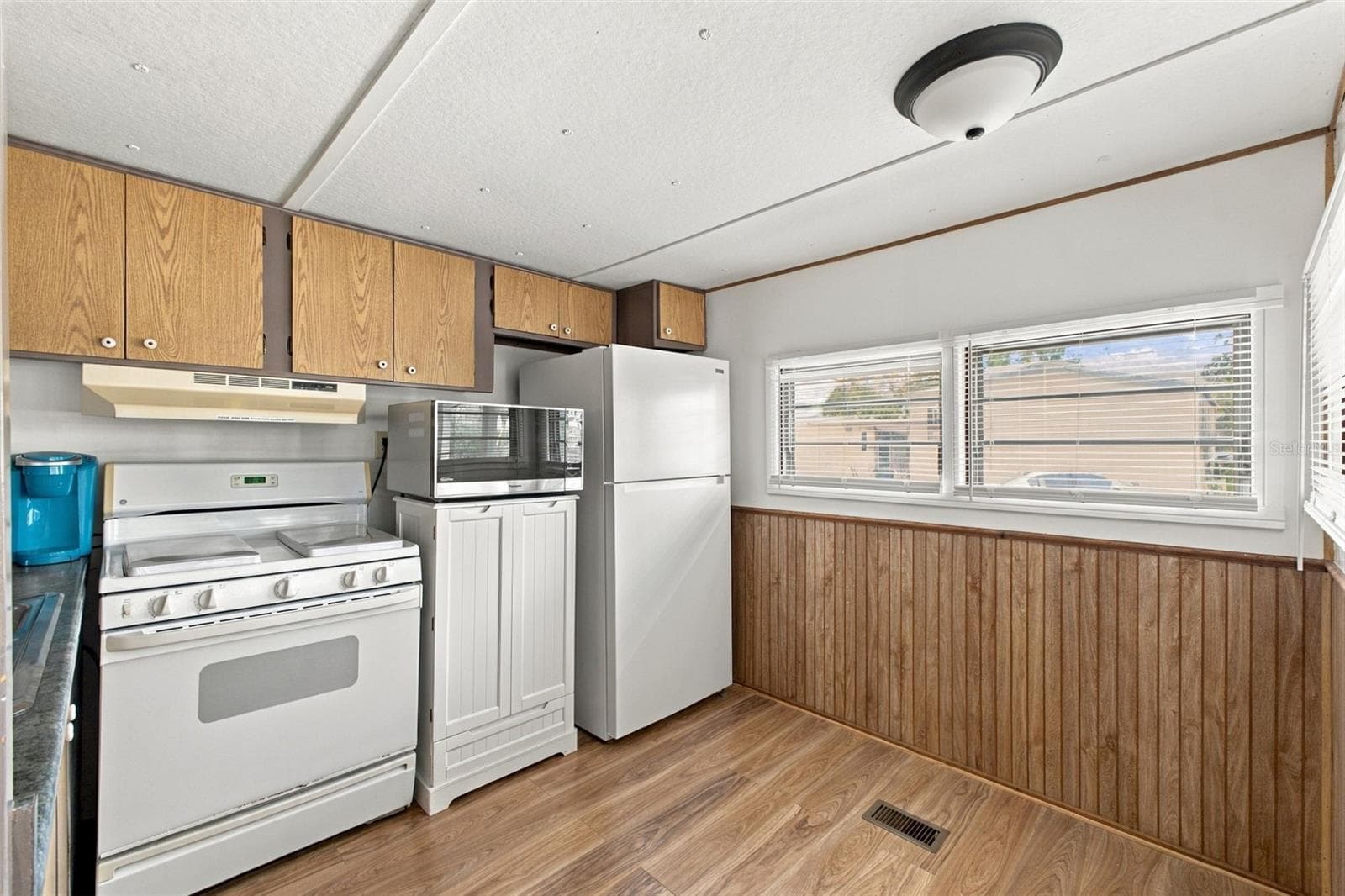 Mobile Home at 752 DRIFTWOOD LN, TARPON SPRINGS, photo 15 of 35