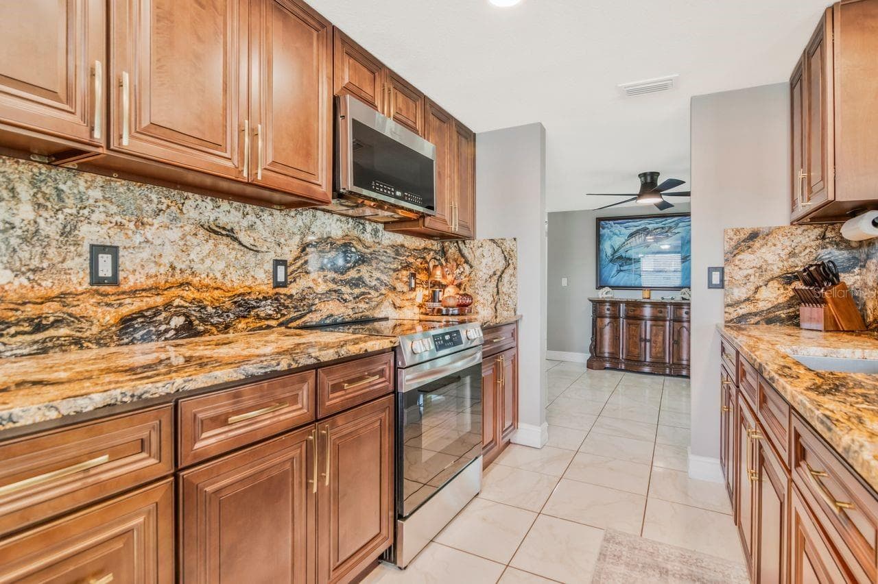 Single Family Residence at 5735 MOSAIC DR, HOLIDAY, photo 7 of 61