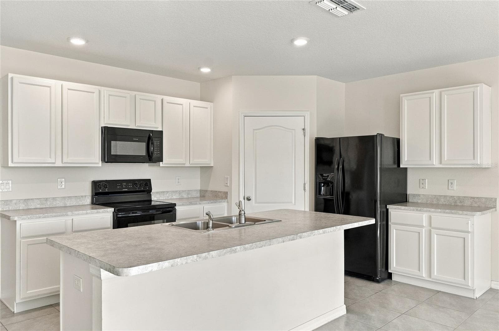 Single Family Residence at 138 GROVE BRANCH RD, WINTER HAVEN, photo 12 of 42