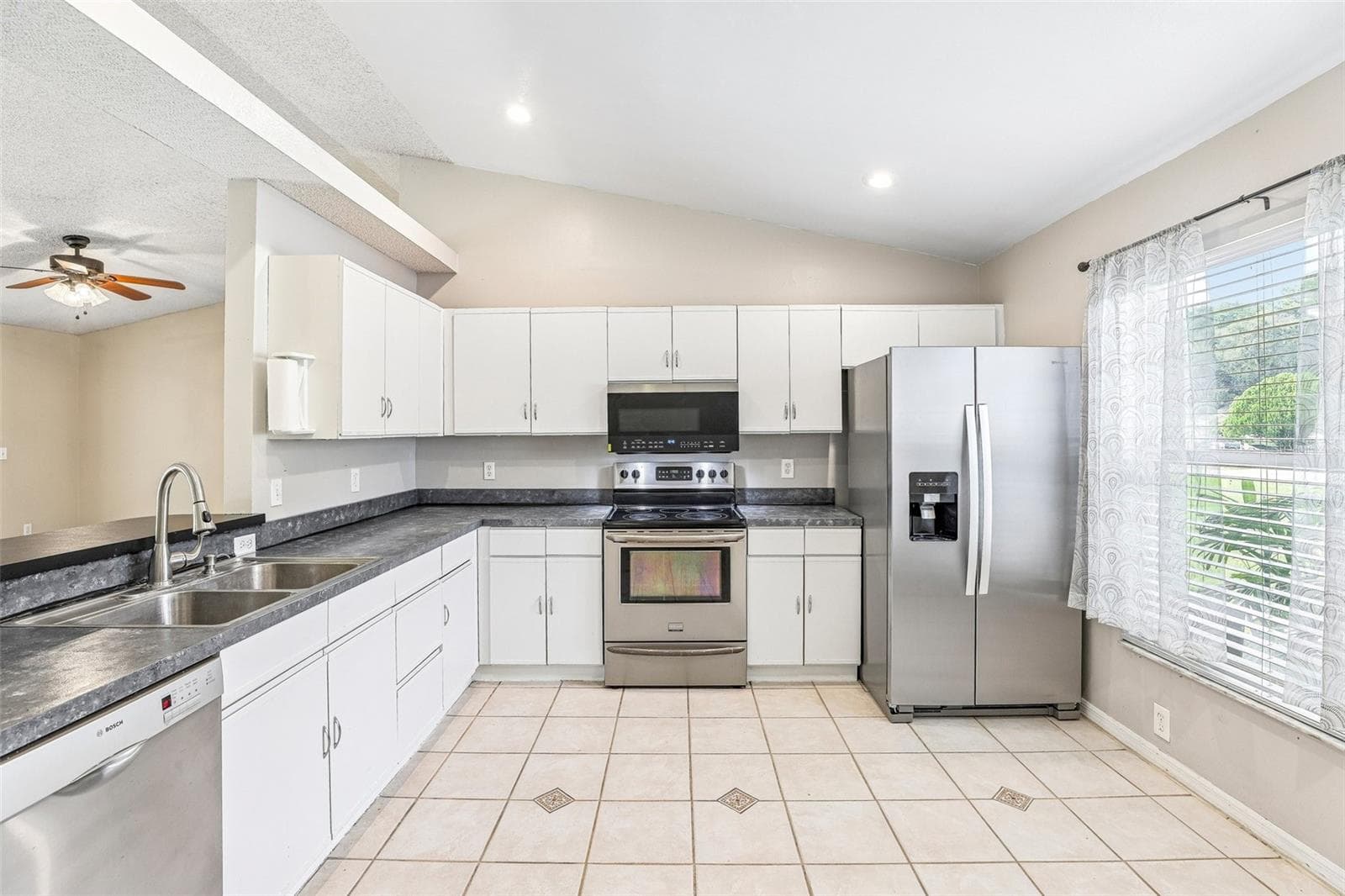 Ample cabinet and counter space, stainless steel appliances. - 3423 ALISSA CT, ORLANDO