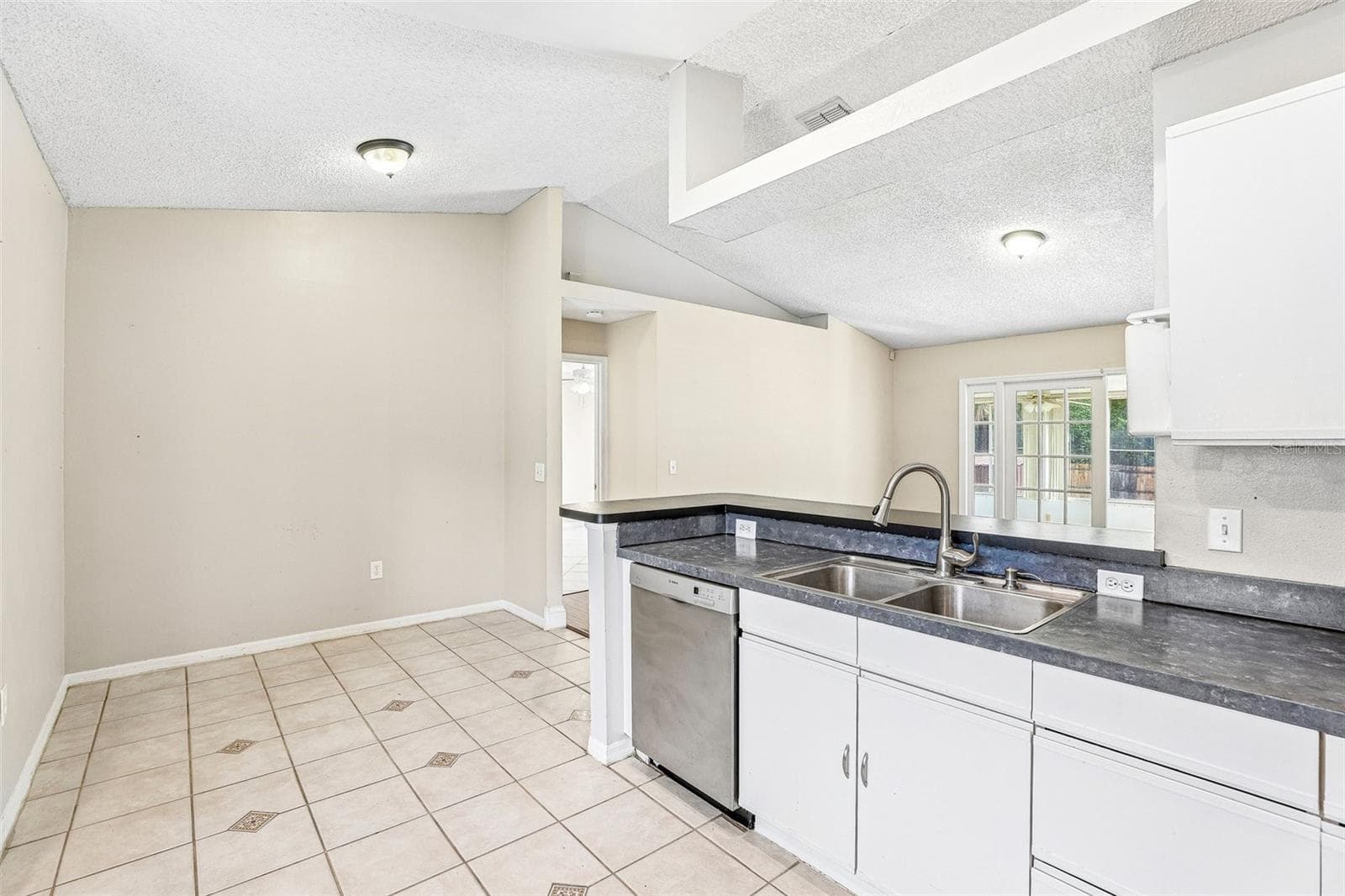 Eat-in kitchen. - 3423 ALISSA CT, ORLANDO