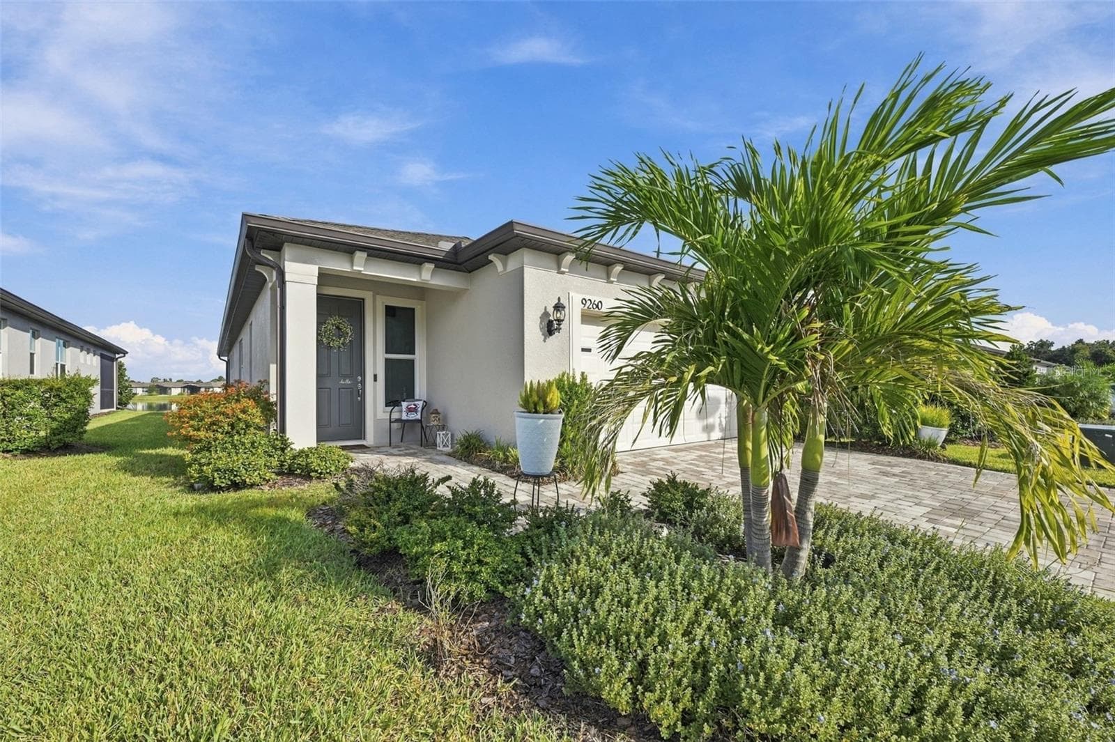 Stress Free living! Lawn and Garden maitenance are benefits of this well kept community. - 9260 BALLASTER POINTE LOOP, PARRISH