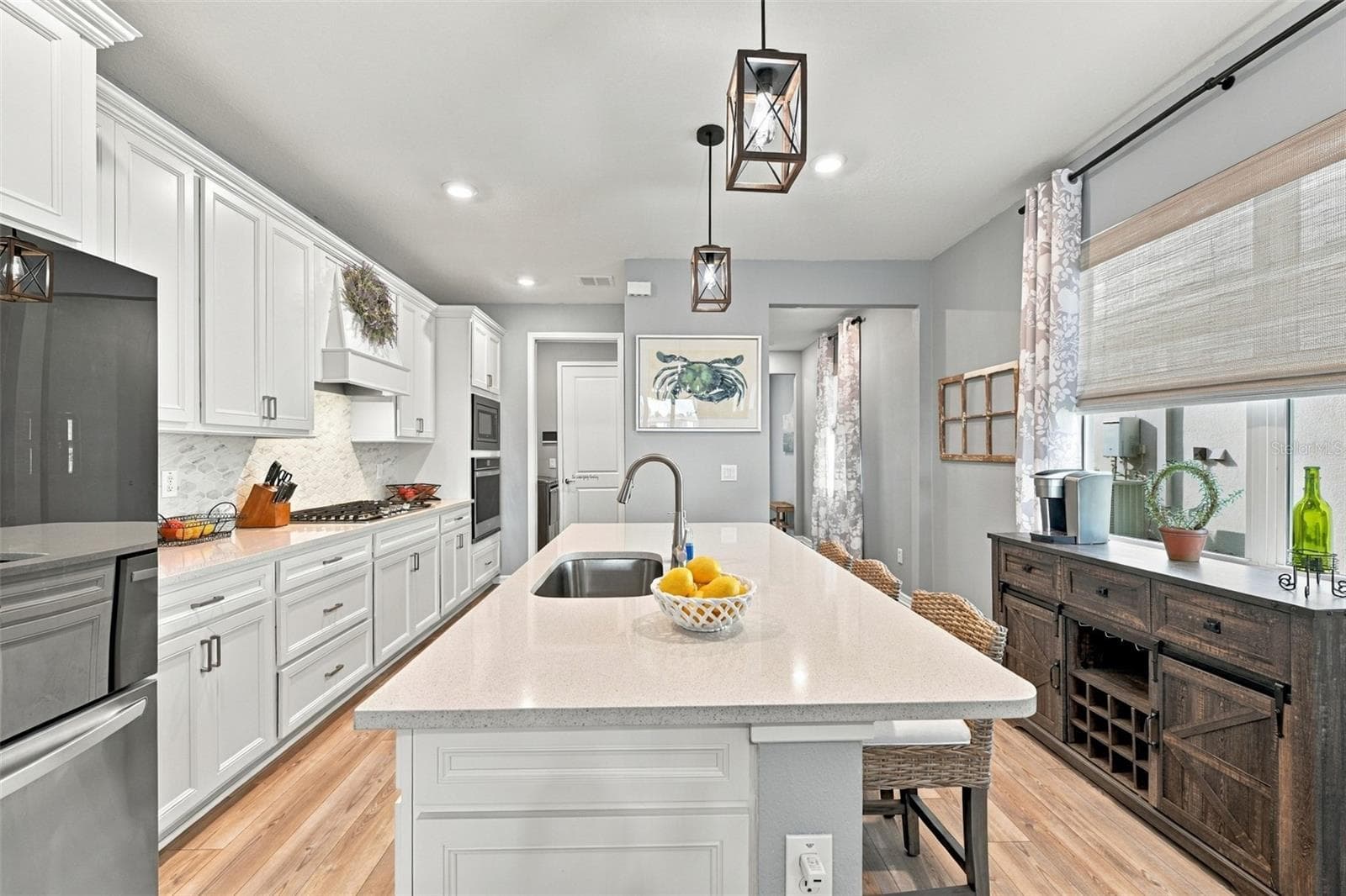 You will love to cook here! Perfect Kitchen lay out. Lots of quartz counter tops for easy prep! Storage Drawers are a must! - 9260 BALLASTER POINTE LOOP, PARRISH
