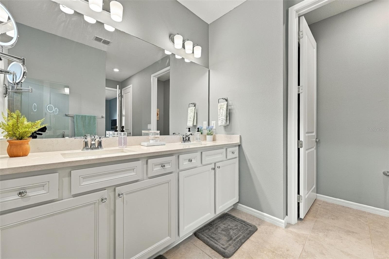 Very Comfortable bathroom with seperate toilet room. - 9260 BALLASTER POINTE LOOP, PARRISH