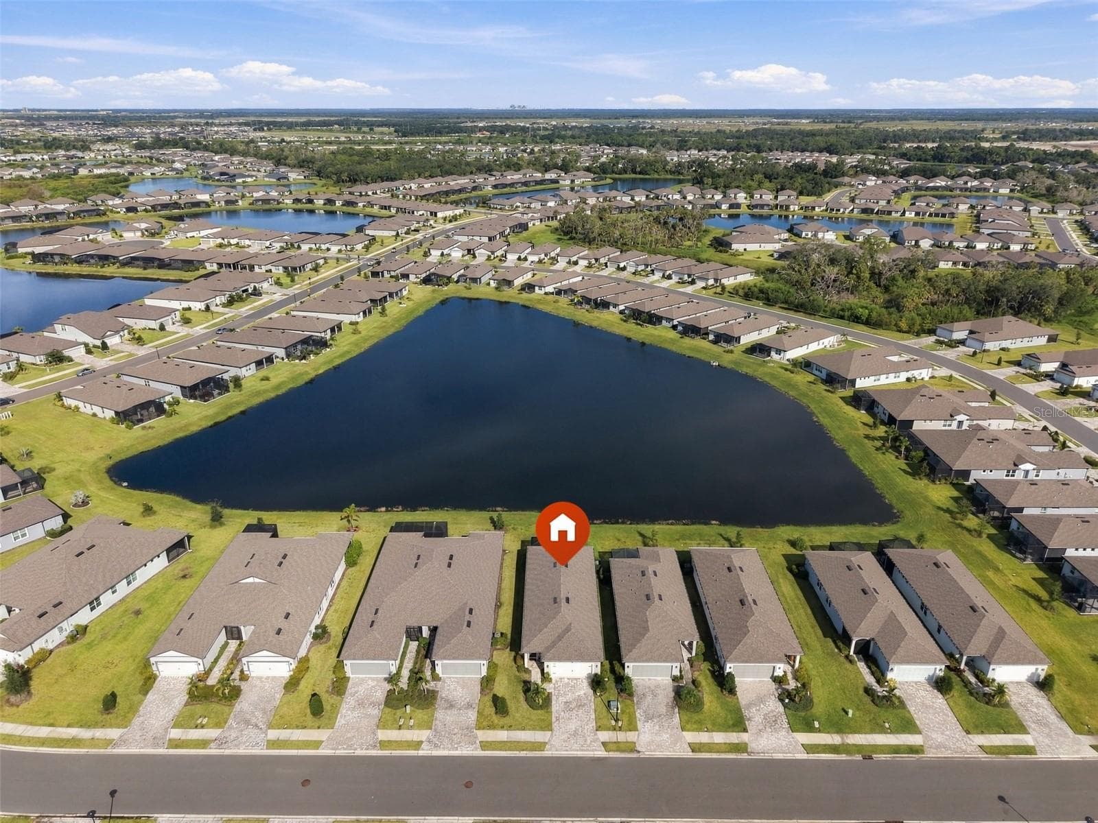Extremely well maintained grounds and pond. - 9260 BALLASTER POINTE LOOP, PARRISH