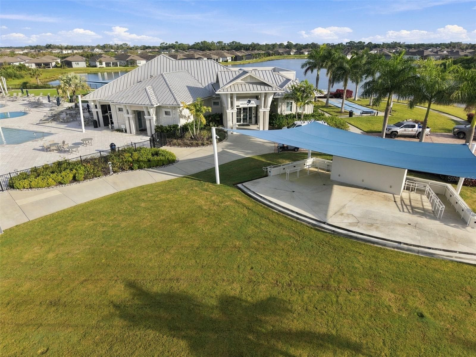 Del Webbs very own "Sailfish" Restaurant featuring live music, Lots of activities, Sports Bar, outdoor dining over the lake, excellent food and drink menu! - 9260 BALLASTER POINTE LOOP, PARRISH
