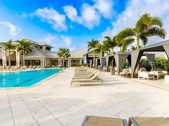 Cozy Cabanas surround pool - 9260 BALLASTER POINTE LOOP, PARRISH