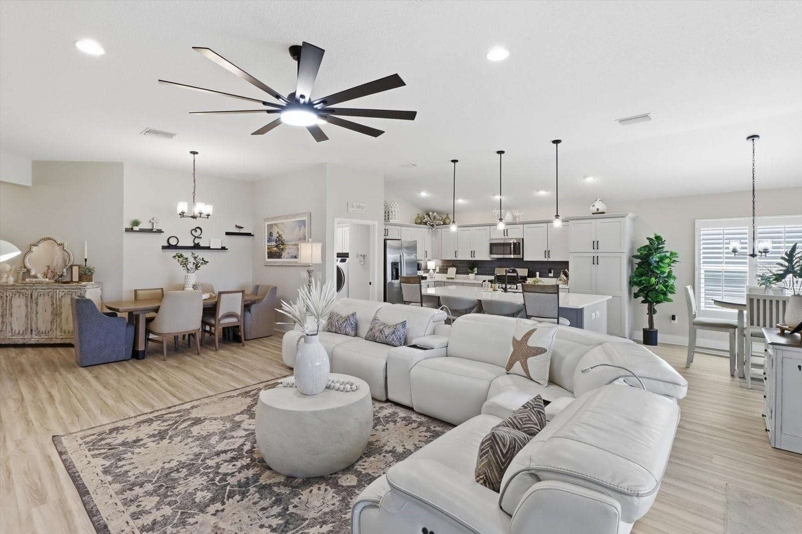 living area - 7528 DANIEL COLLINS CT, THE VILLAGES