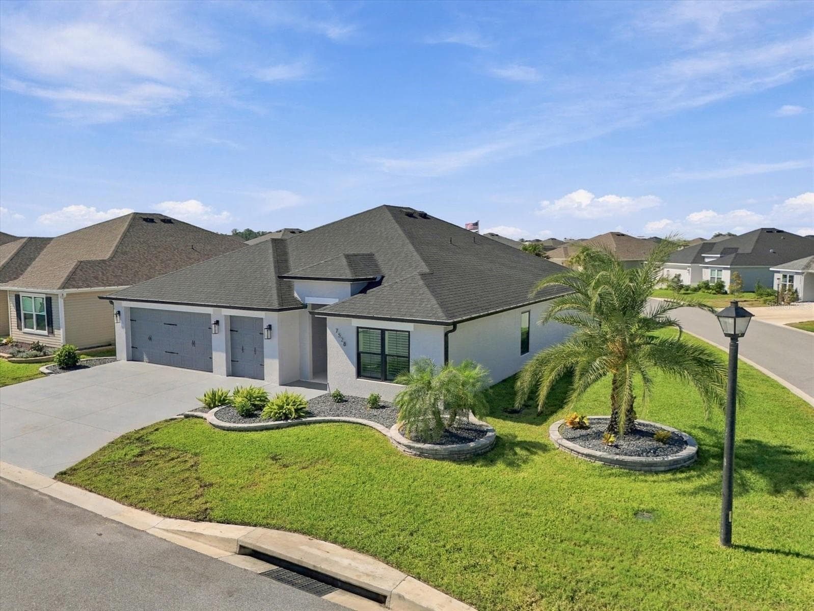 front right - 7528 DANIEL COLLINS CT, THE VILLAGES
