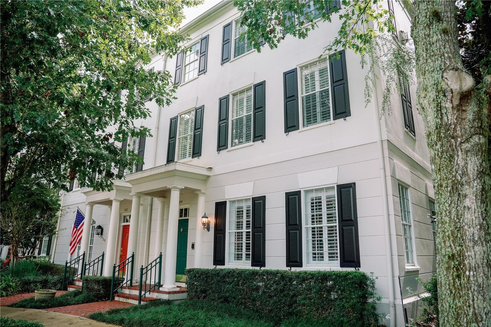 744 MULBERRY AVE