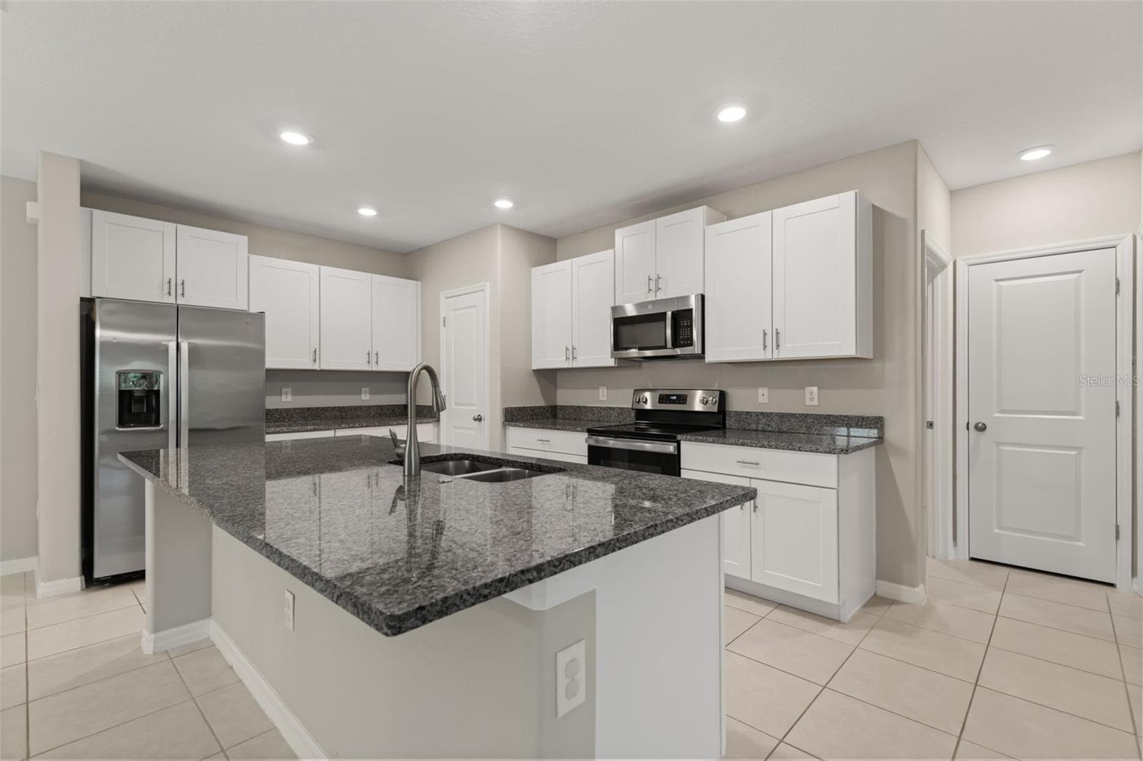 Single Family Residence at 509 ROYAL EMPRESS DR, RUSKIN, photo 6 of 24
