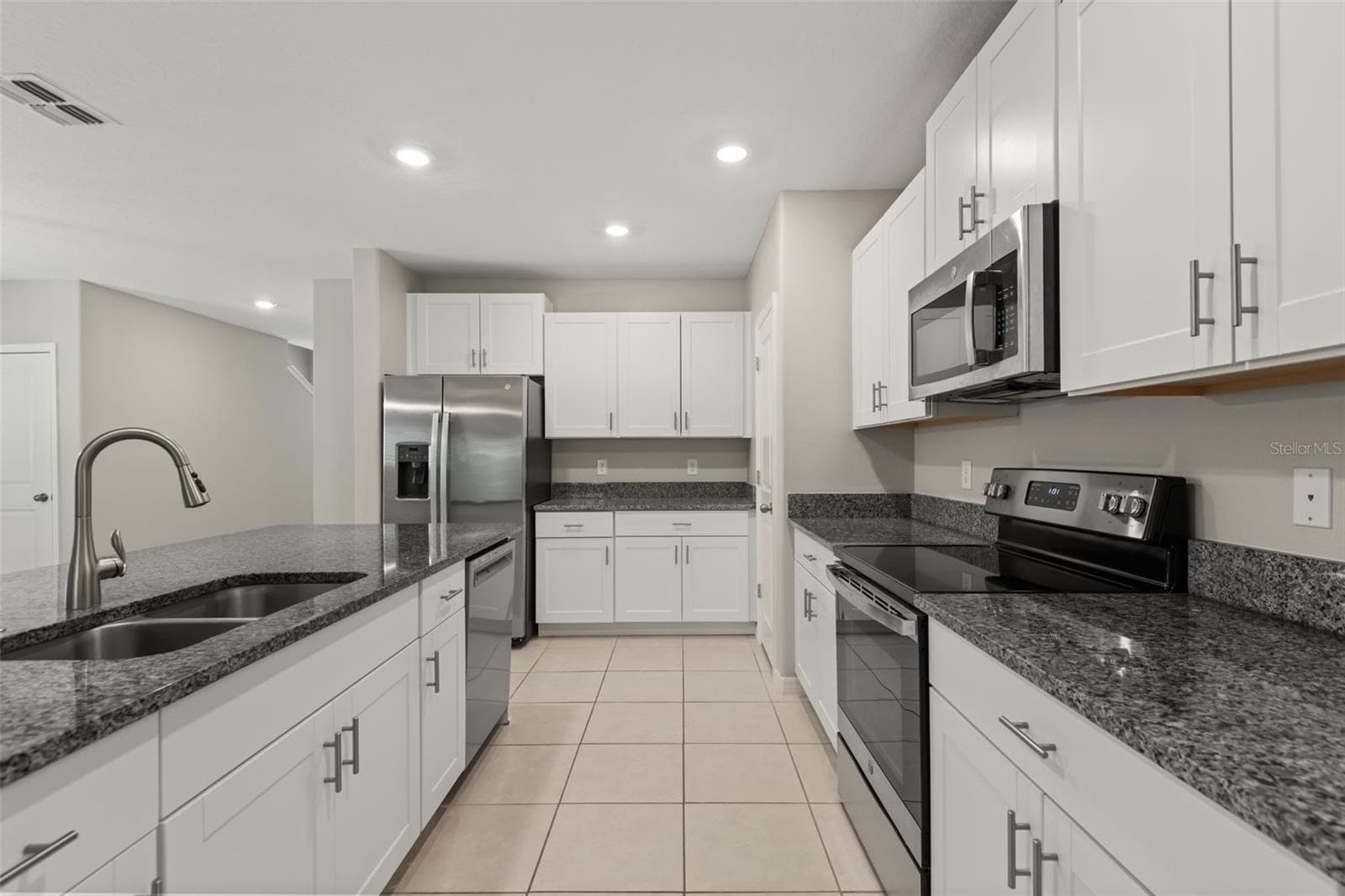 Single Family Residence at 509 ROYAL EMPRESS DR, RUSKIN, photo 7 of 24