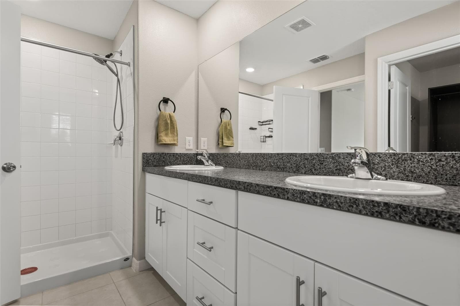 Single Family Residence at 509 ROYAL EMPRESS DR, RUSKIN, photo 12 of 24