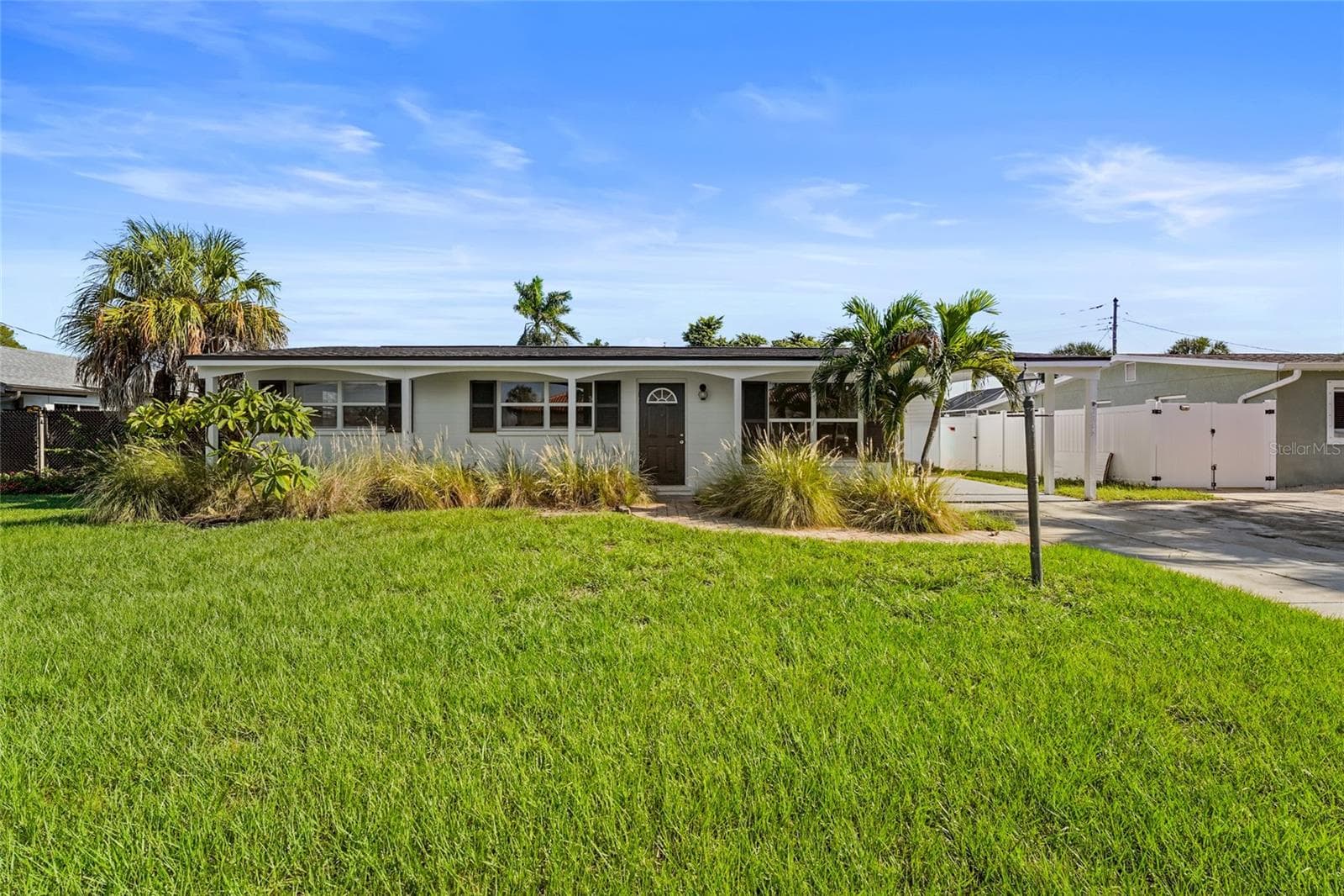 2815 BAY DR